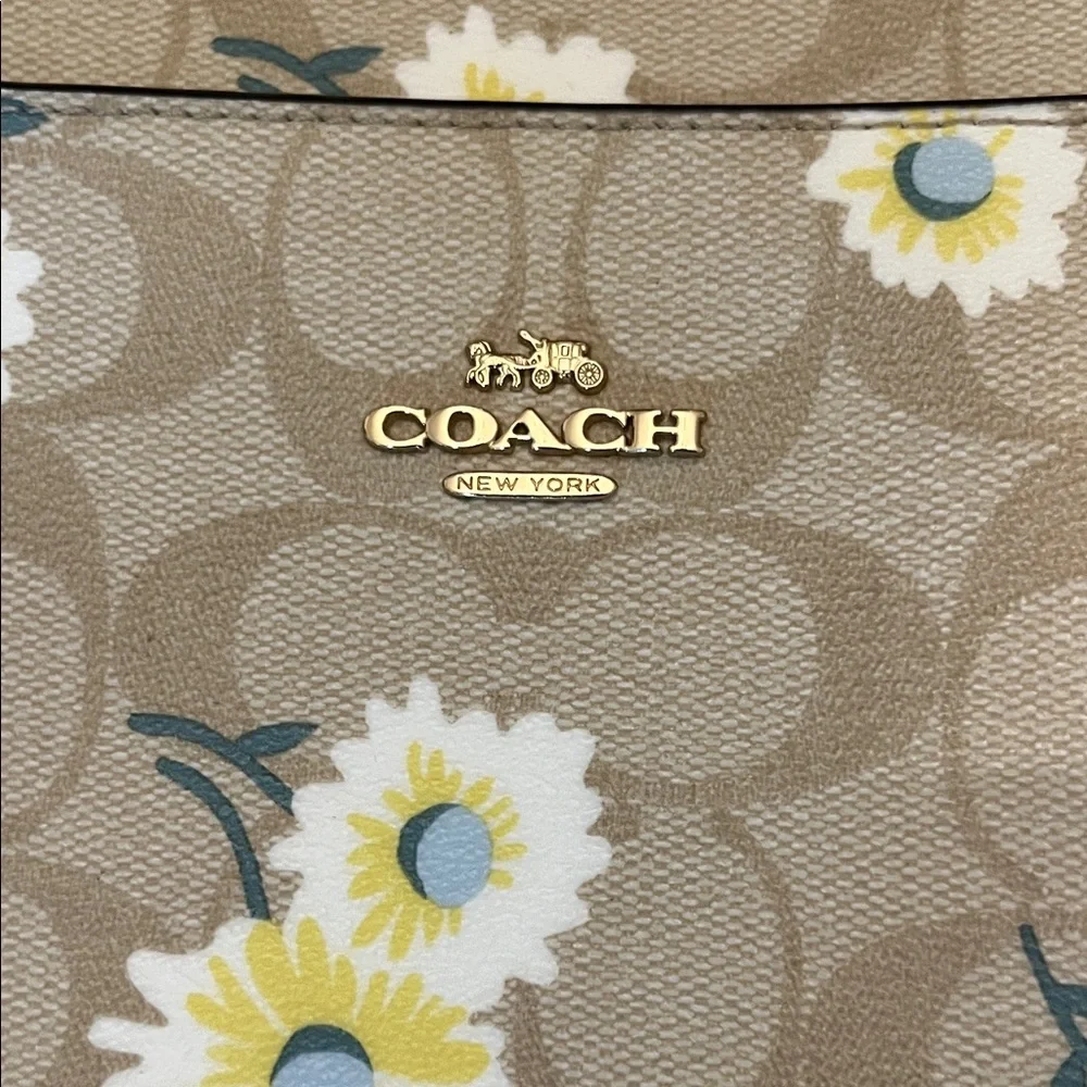 Coach Laptop Sleeve In Signature‎ Canvas With Daisy Print
